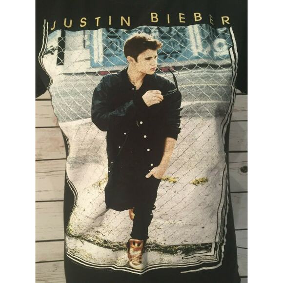 Justin Bieber Chainlink Fence Photo T Shirt 2012 Believe Concert Tour Boy Band - Picture 2 of 6
